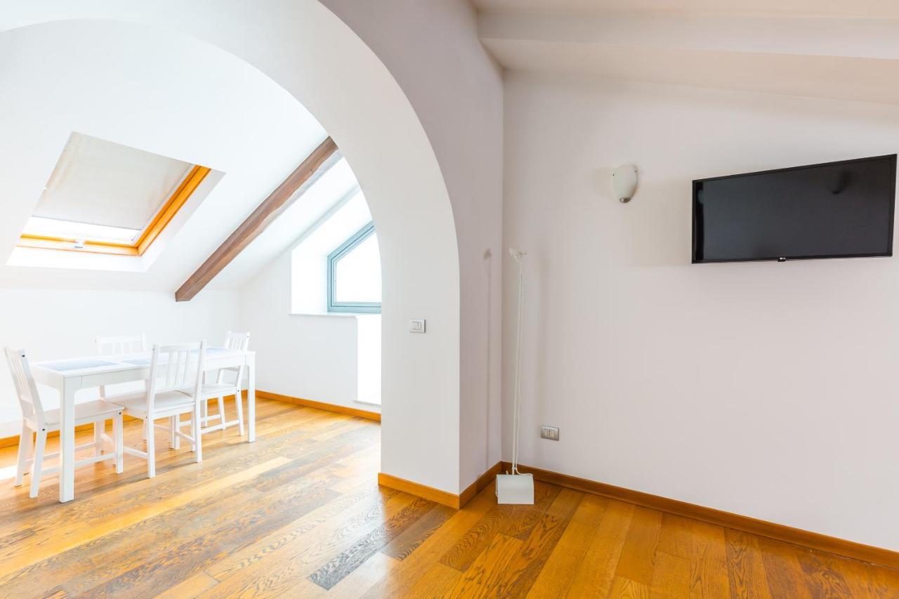 Attico Al Duomo By Napoliapartments מראה חיצוני תמונה